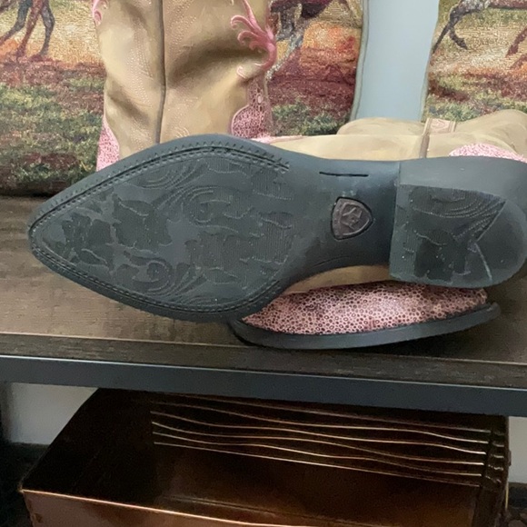 Pink Ariat boots - Picture 3 of 5